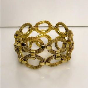 Stretchy gold bracelet